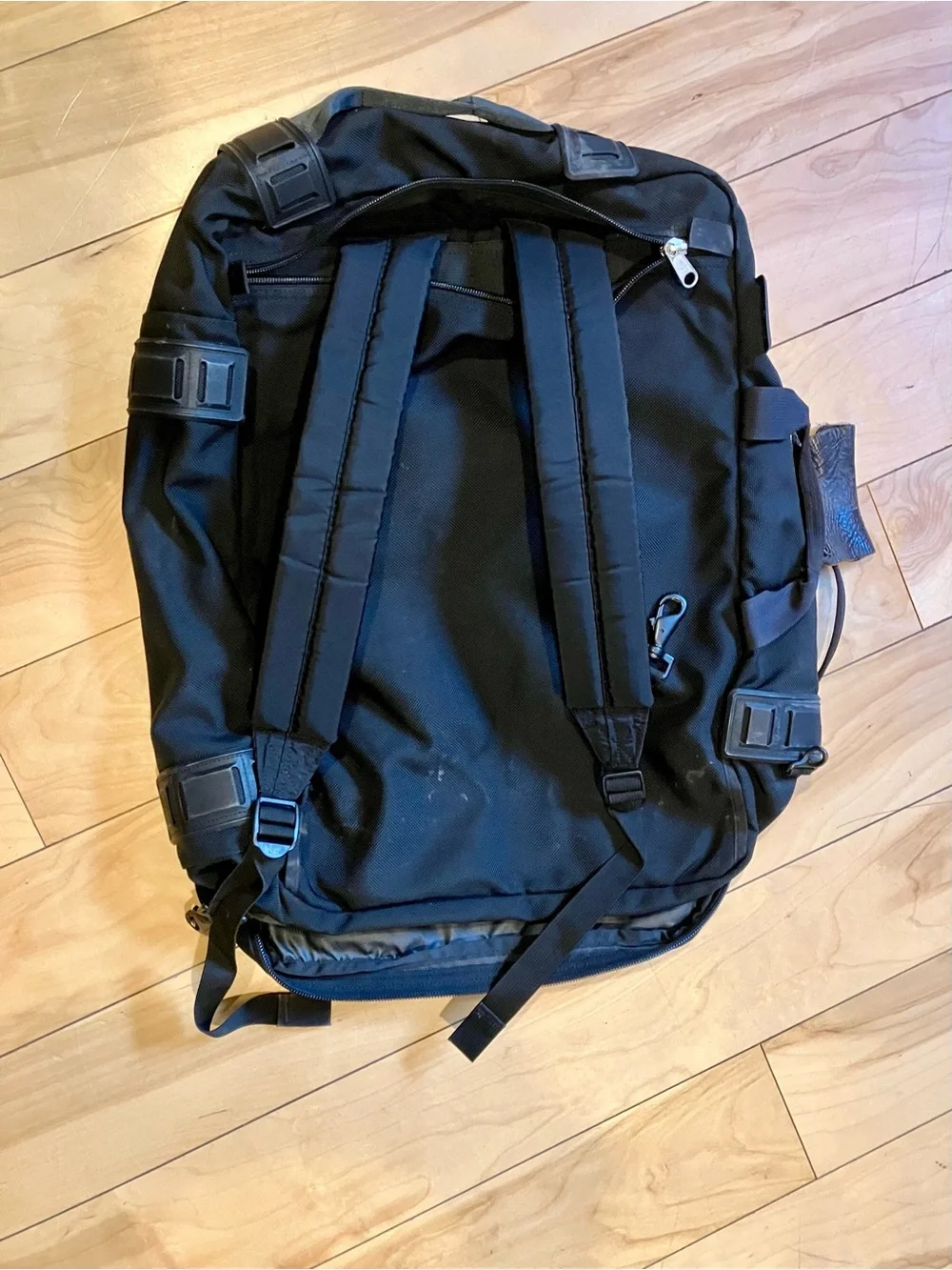 Vintage Patagonia Black Travel MLC Bag- Stow-able shoulder straps